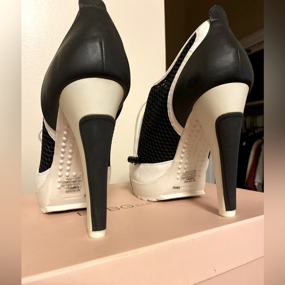 BCBGeneration Women's BG-Wizard Platform Pump size 9 1/2 - Picture 1 of 4